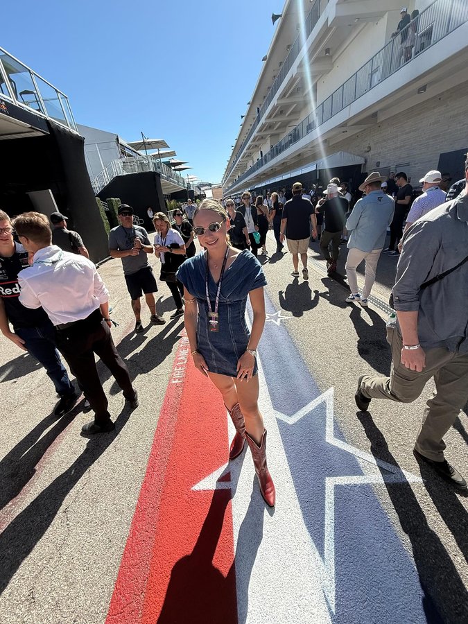 Instagram post by @ruthbuscombe for Tecovas. Caption reads: [...] by @meshki 
Boots kindly gifted by @tecovas....