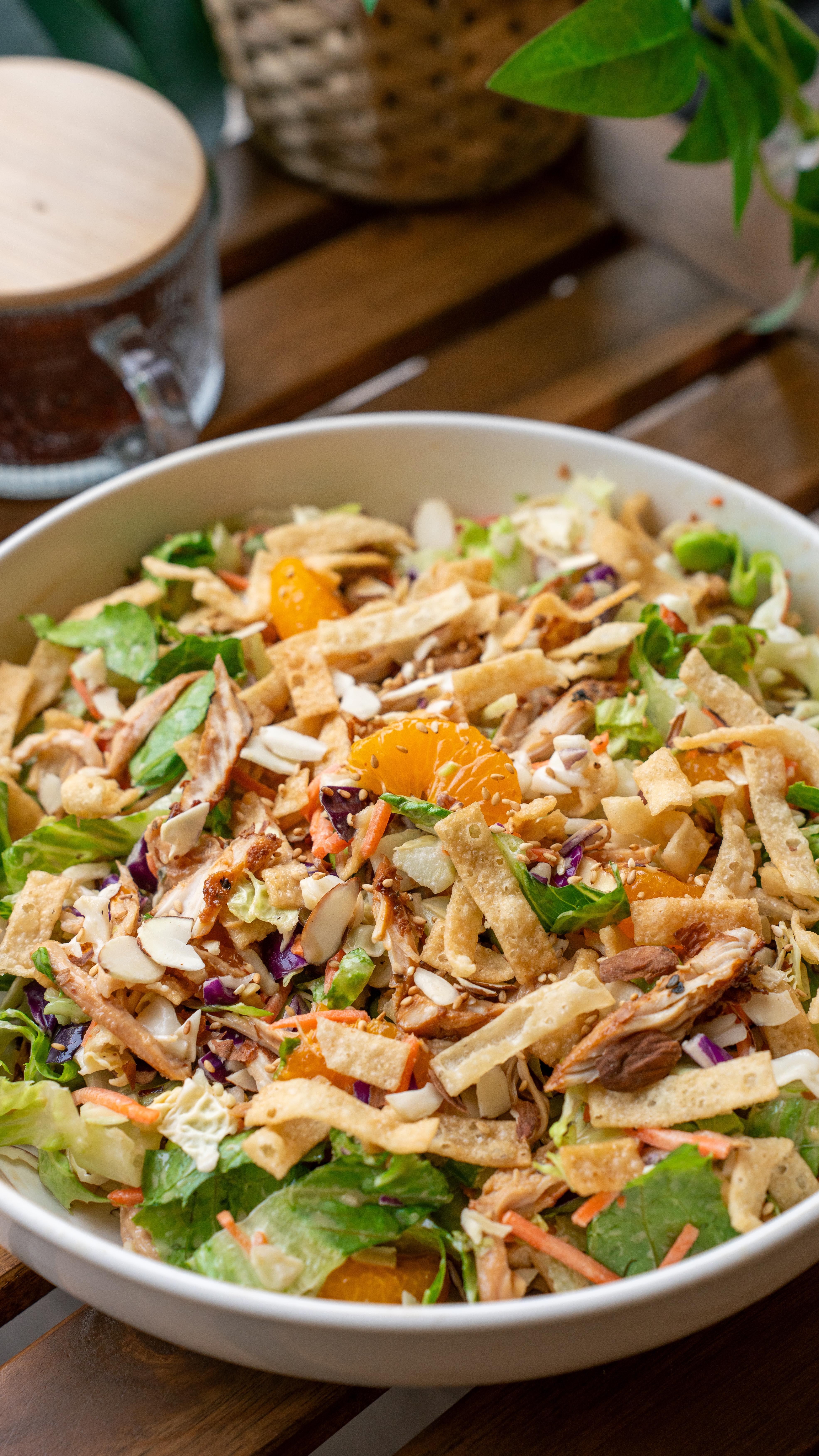 Instagram post by @stellanspice for Safeway. Caption reads: #ChefsCounterPartner This Chinese chicken salad....