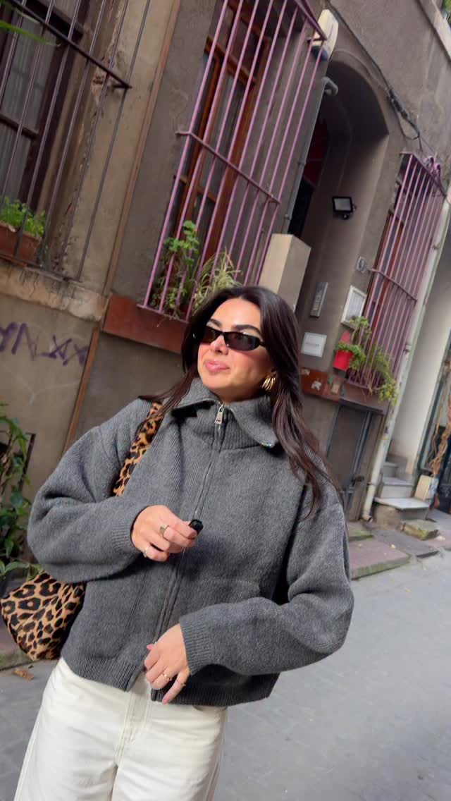 Instagram post by @selennergiz for SUUD COLLECTION. Caption reads: [...] #ootd #reklam Cardigan and pant....