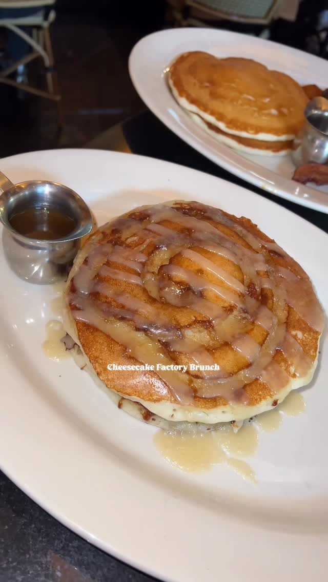 Instagram post by @cousinkim_ for The Cheesecake Factory. Caption reads: 📍The Cheesecake Factory - Brunch🥂

Get the....