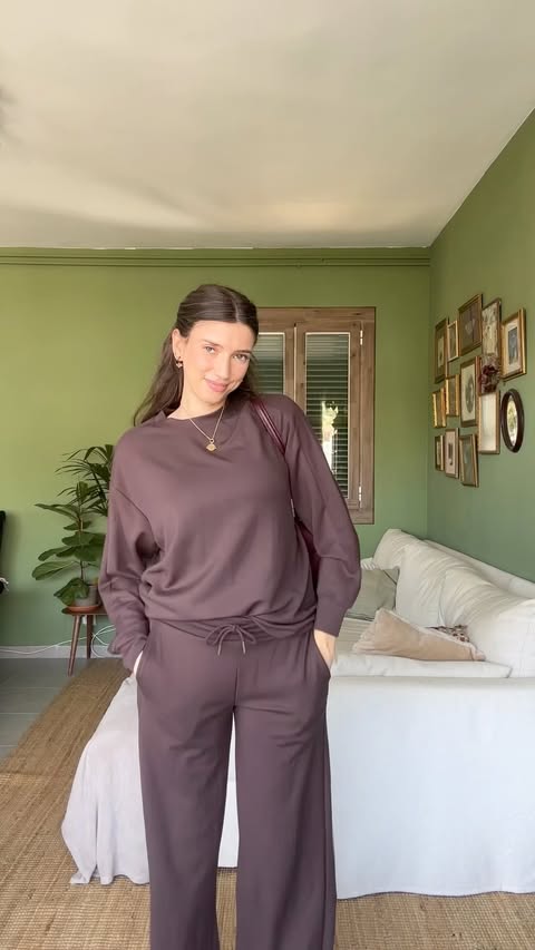 Instagram post by @oliviacg for Tezenis. Caption reads: [...] wrapped in a bear hug in these🧸....