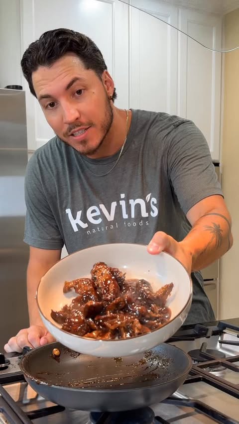 Instagram post by @gwilli_kers for Kevins Natural Foods. Caption reads: [...] 👀😋 #GetThatCleanEatingFeeling....