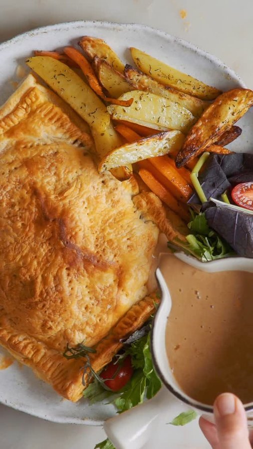 Instagram post by @bettinas_kitchen for Haden. Caption reads: [...] Roast dinner made easy by using the new....