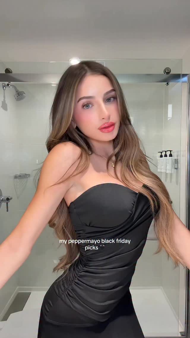 Instagram post by @lindceybeauty for PEPPERMAYO. Caption reads: @peppermayo ‘s black friday sale>> 🖤😍 30% off....