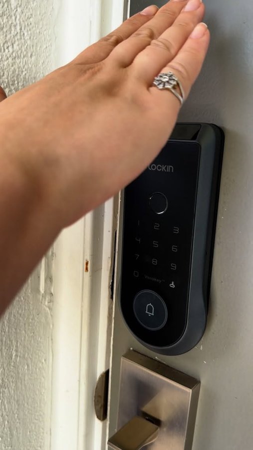 Instagram post by @kubikslife for Lockin. Caption reads: [...] future has come! ✨
Just tried the new Lockin....