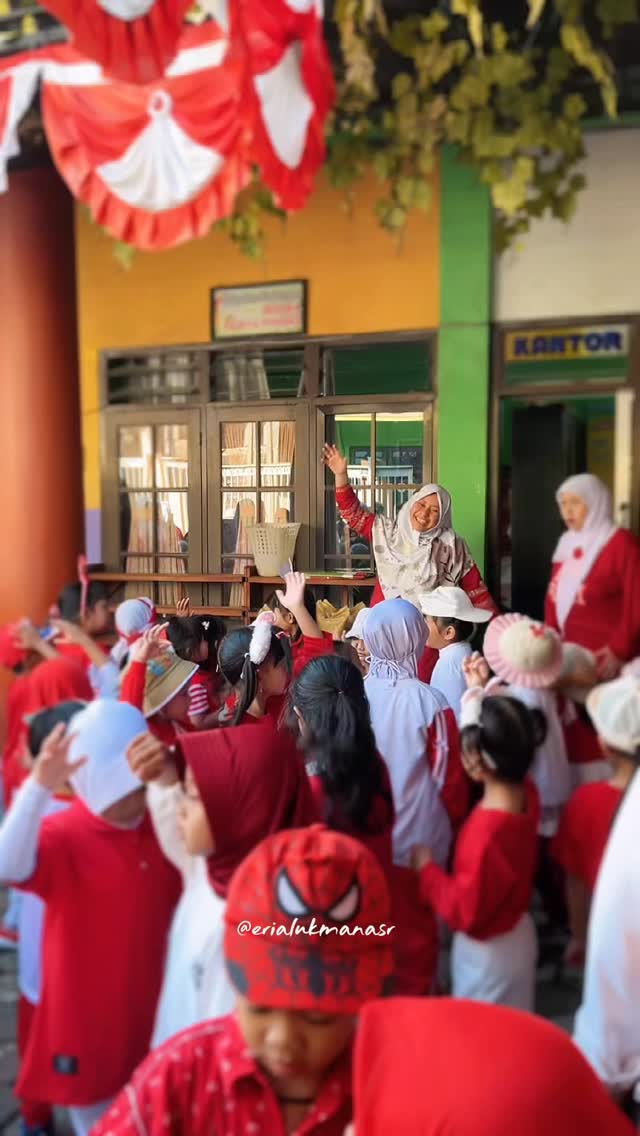 Instagram post by @erialukmanasr for AZARINE KIDS. Caption reads: [...] Sweet Heart Eau de Toillete dari....