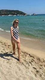 Instagram post by @emiliadeporet for Bangerhead. Caption reads: [...] a sun hat makes a big difference ☀️....