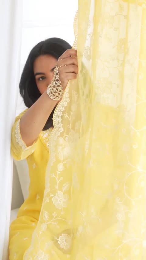 Instagram post by @mahiisingla for Flipkart. Caption reads: Outfits for your Eid celebration from Flipkart....