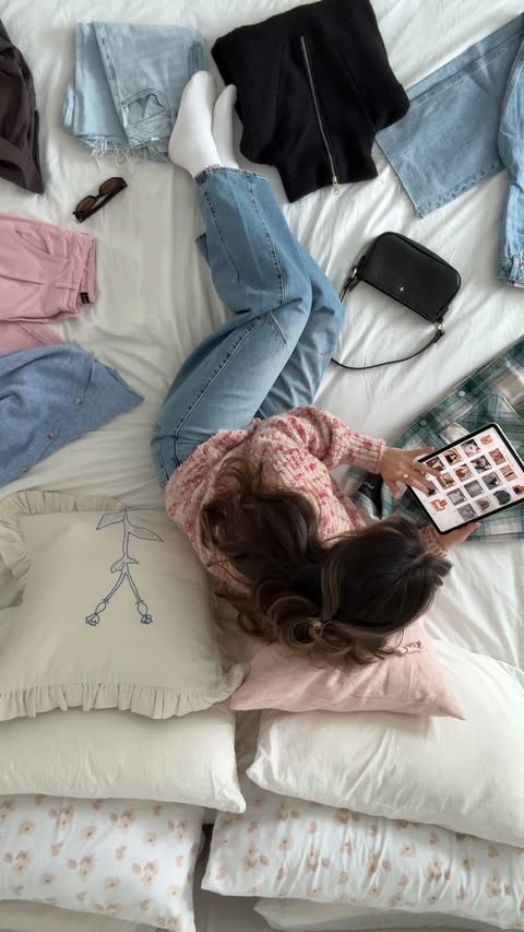 Instagram post by @vanessa.anna for Poshmark. Caption reads: [...] a much-needed closet clear-out with....