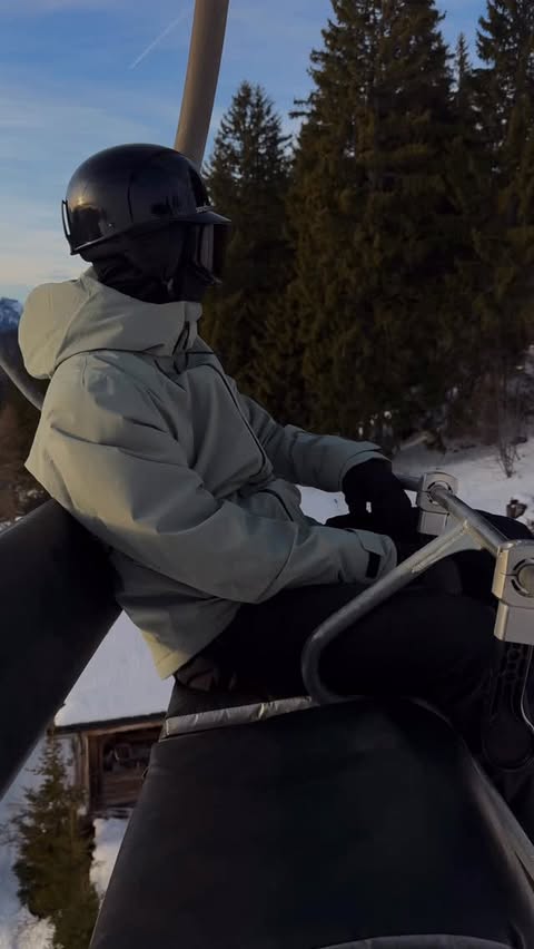 Instagram post by @laymedownliam for Marks and Spencer. Caption reads: [...] 🏂 

Cold weather. Clean layers.....