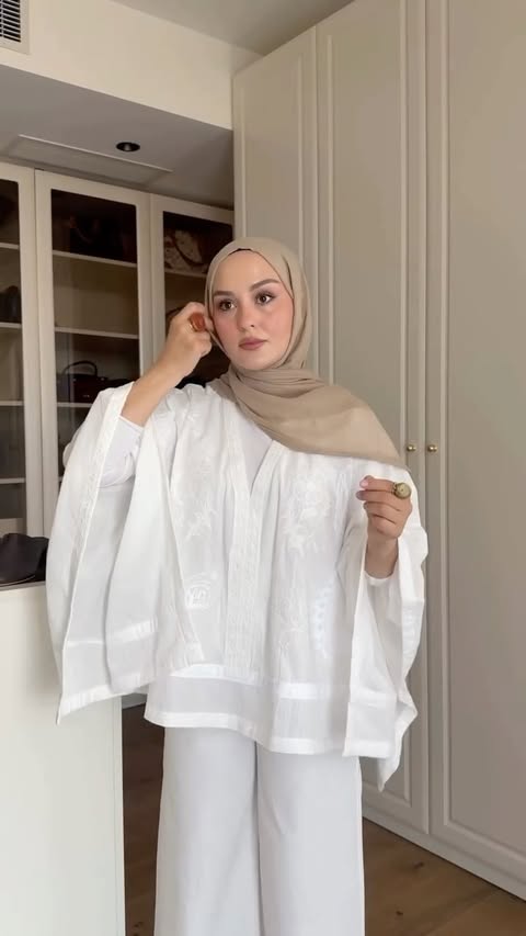 Instagram post by @atalaraleyna for MANUKA. Caption reads: [...] look🐇 Şal @freshscarfs Bluz&Pantolon....