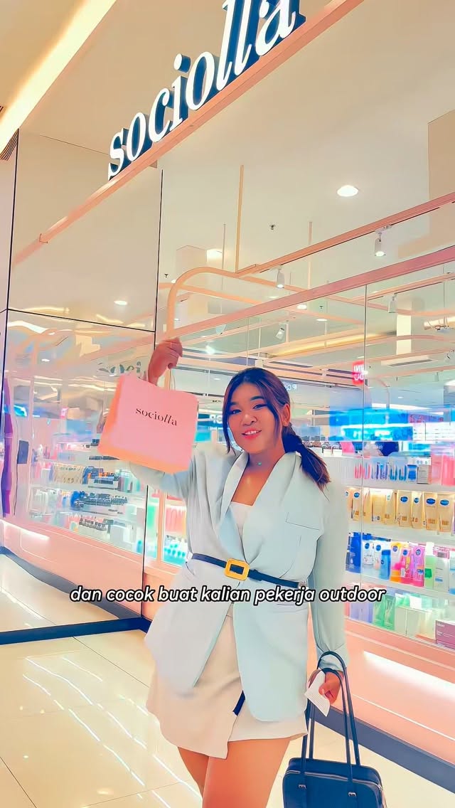 Instagram post by @jefsiamore for HMNS. Caption reads: 📣HOLAMORE 💃🏻
@hmns.id 

sesuka ituuu sama....