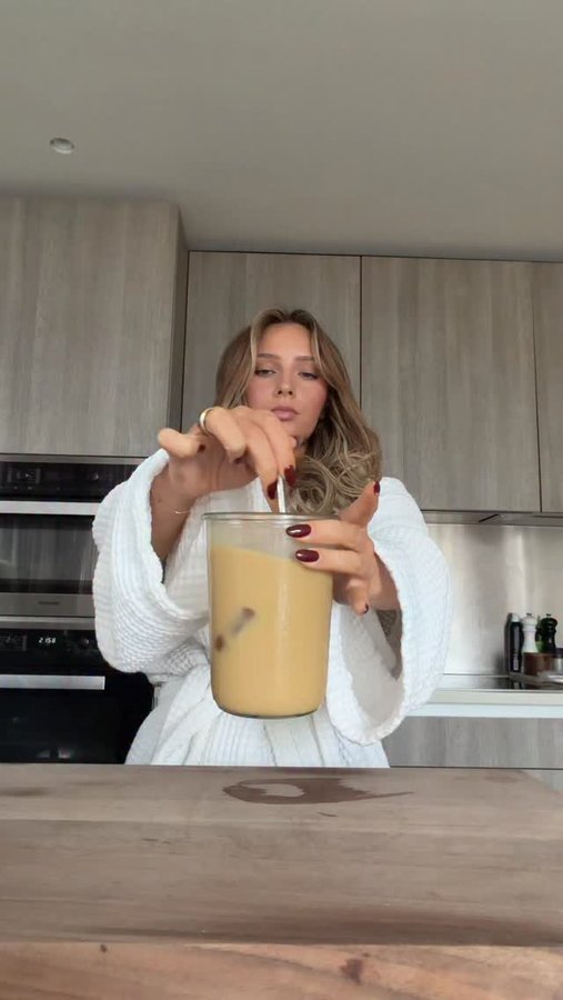 Instagram post by @megonneil for Hu Kitchen. Caption reads: todays full day of eats✌🏼

breakfast: eggs on....