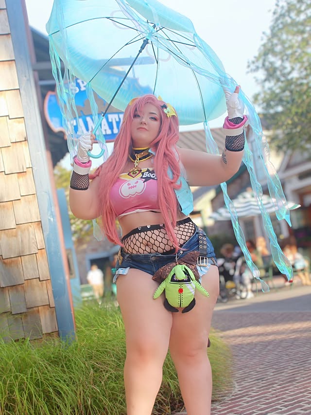 Instagram post by @lavenderlattecosplay for Uwowo Cosplay. Caption reads: “Need some help? This time it’s on the house!” -....