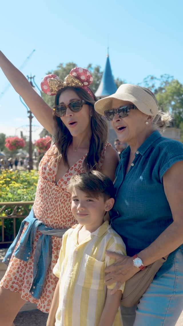 Instagram post by @fernandaromeroo for Visit Orlando. Caption reads: Just one word: WOW 🤩 Whether it’s your first trip....