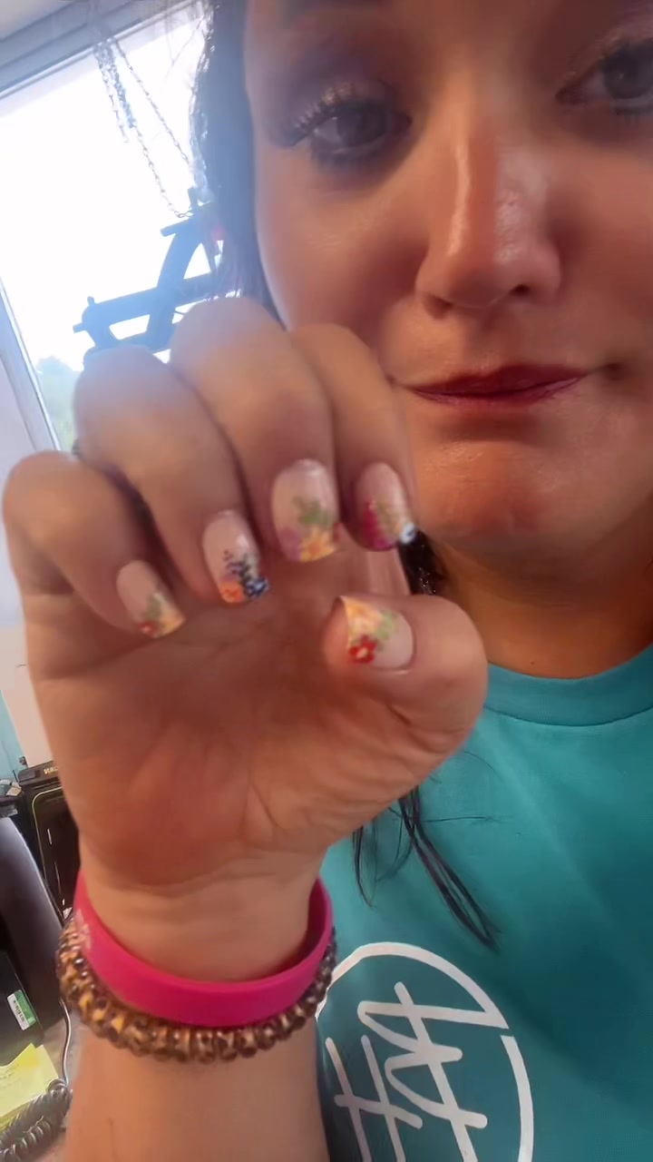 TikTok post by @itsmemorgannew for CurvLife_official. Caption reads: Flower Styled Press-On Nails by @Curvlife....