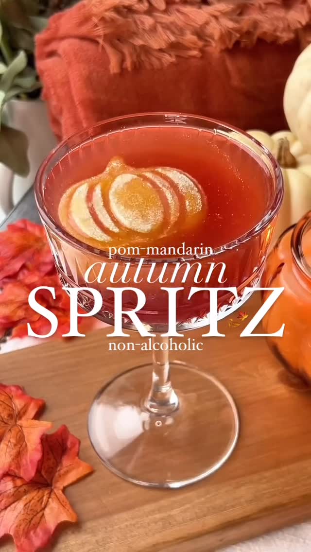 Instagram post by @onthemocks for The Squeezed Juice. Caption reads: [...] edible glitter before pouring in....