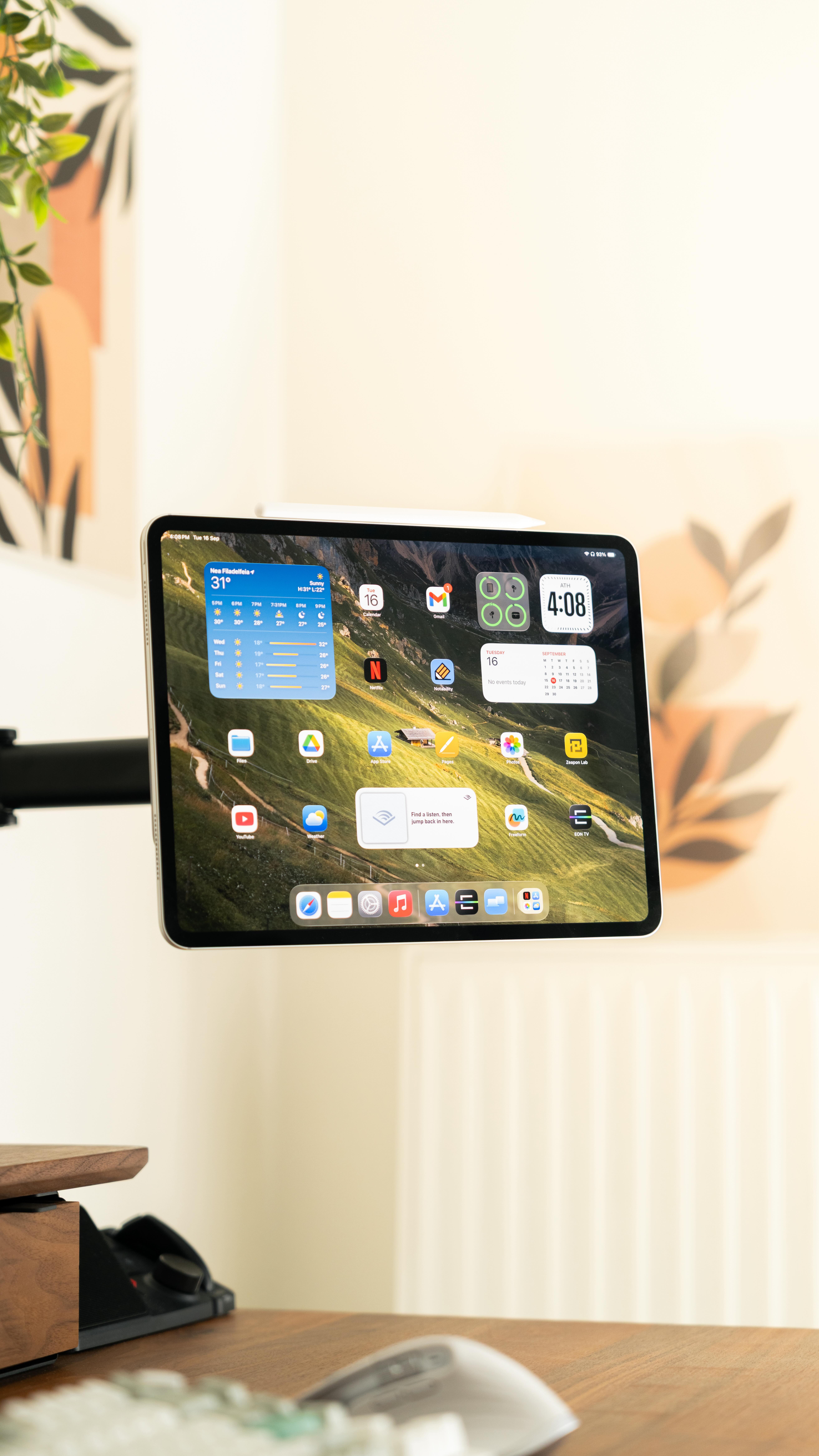 Instagram post by @edc_tech_ for KUXIU. Caption reads: VESA Mount for the iPad? Sign me up!

This is the....