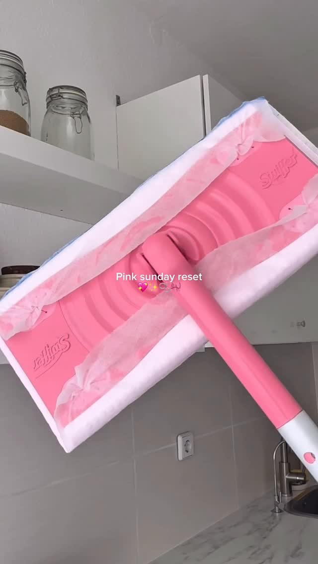 Instagram post by @cleangior for Delomo. Caption reads: Pink resets are the best resets 💖🫧✨🎀 Wishing....