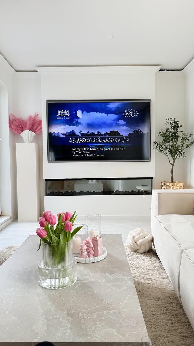 Instagram post by @lifestyle_narjii for Joom. Caption reads: Pampasgras von @joom_de 

Pa@pasgras فيكي تصغري....