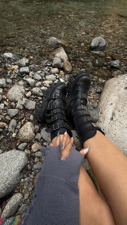 Instagram post by @juliechegaray_ for arencia. Caption reads: Chau a esas manchas oscuras!!🇰🇷
@arencia_global....