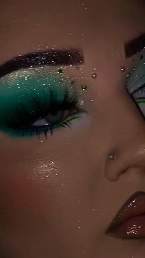 Instagram post by @makeupbycaitlinv for Doll Beauty. Caption reads: [...] oh my plump lipliner in rich cacao*....