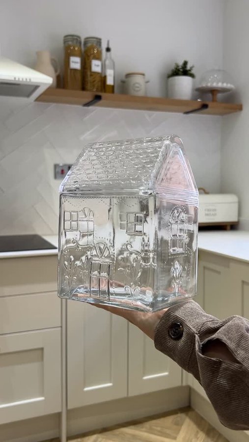 Instagram post by @mybudgethome for B&M Stores. Caption reads: What I bought from @bm_stores Christmas....