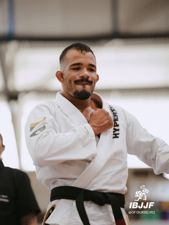 Instagram post by @thiagosaboiabjj for Hyperfly. Caption reads: [...] to everyone!🙏🏼 📸: @of.ourselves @hyperfly....