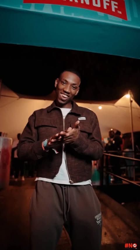 Instagram post by @neo_hinade for Smirnoff. Caption reads: [...] came through heavy #WeDoWe #Nakanjani....