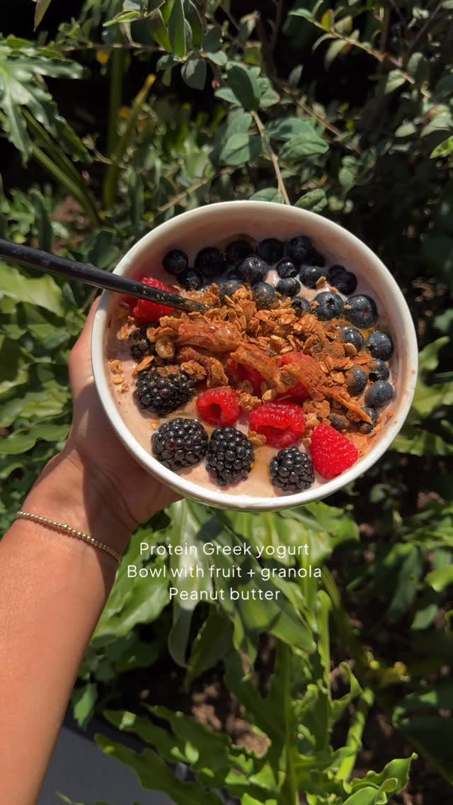 Instagram post by @dreathomas for Slate Milk. Caption reads: My current what I eat in a day! 💪🏻

My goal is....