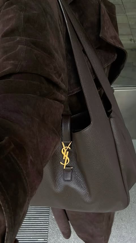 Instagram post by @ay1ena for reserved. Caption reads: I‘m obsessed 👉🏽👈🏽
*unbezahlte Werbung....