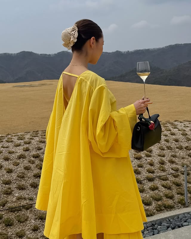 Instagram post by @_inghwajang for Veuve Clicquot. Caption reads: [...] 이렇게 행복하게 해도 되나요..🍋 @jacquemus 🍾....