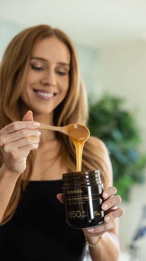 Instagram post by @thedailykelsey for Manukora. Caption reads: @manukorahoney is perfect for elevating your [...].