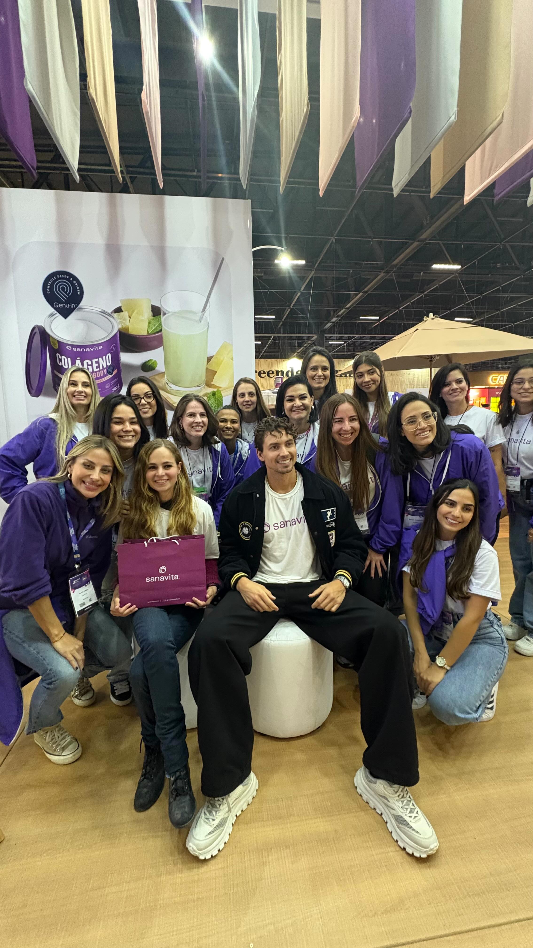 Instagram post by @ferrarireallife for Sanavita. Caption reads: Fui convidado pela @sanavitaoficial pra estar na....