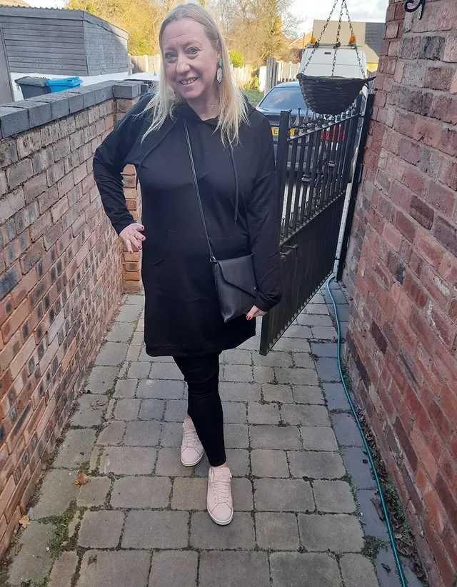 Instagram post by @fashionmommywm for LOVALL. Caption reads: [...] a ninja! Top @femmeluxefinery leggings....