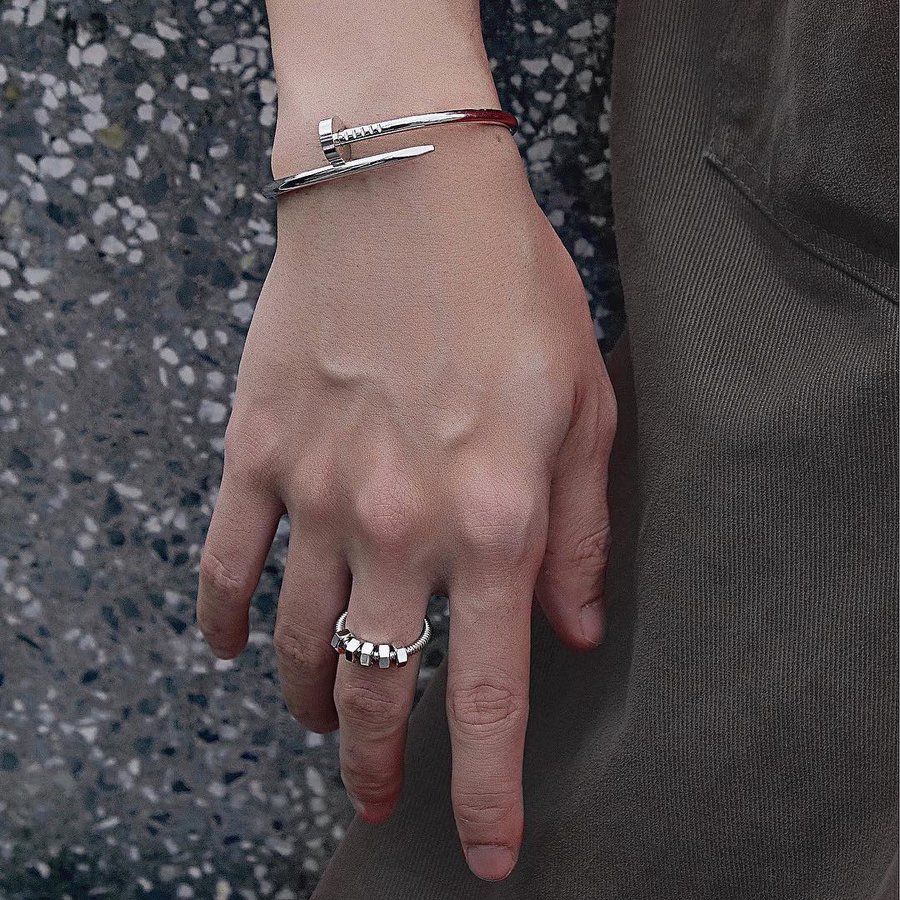 Instagram post by @kelbinlei for Cartier. Caption reads: @cartier

#cartier #justeunclou.