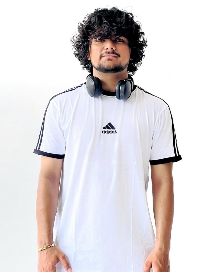 Instagram post by @sahilkhandyer for streetstylestore. Caption reads: 𝙒𝙃𝙀𝙉 𝙄 𝙋𝙐𝙏 
𝙈𝙔 𝙃𝙀𝘼𝘿𝙋𝙃𝙊𝙉𝙀𝙎 𝙊𝙉....