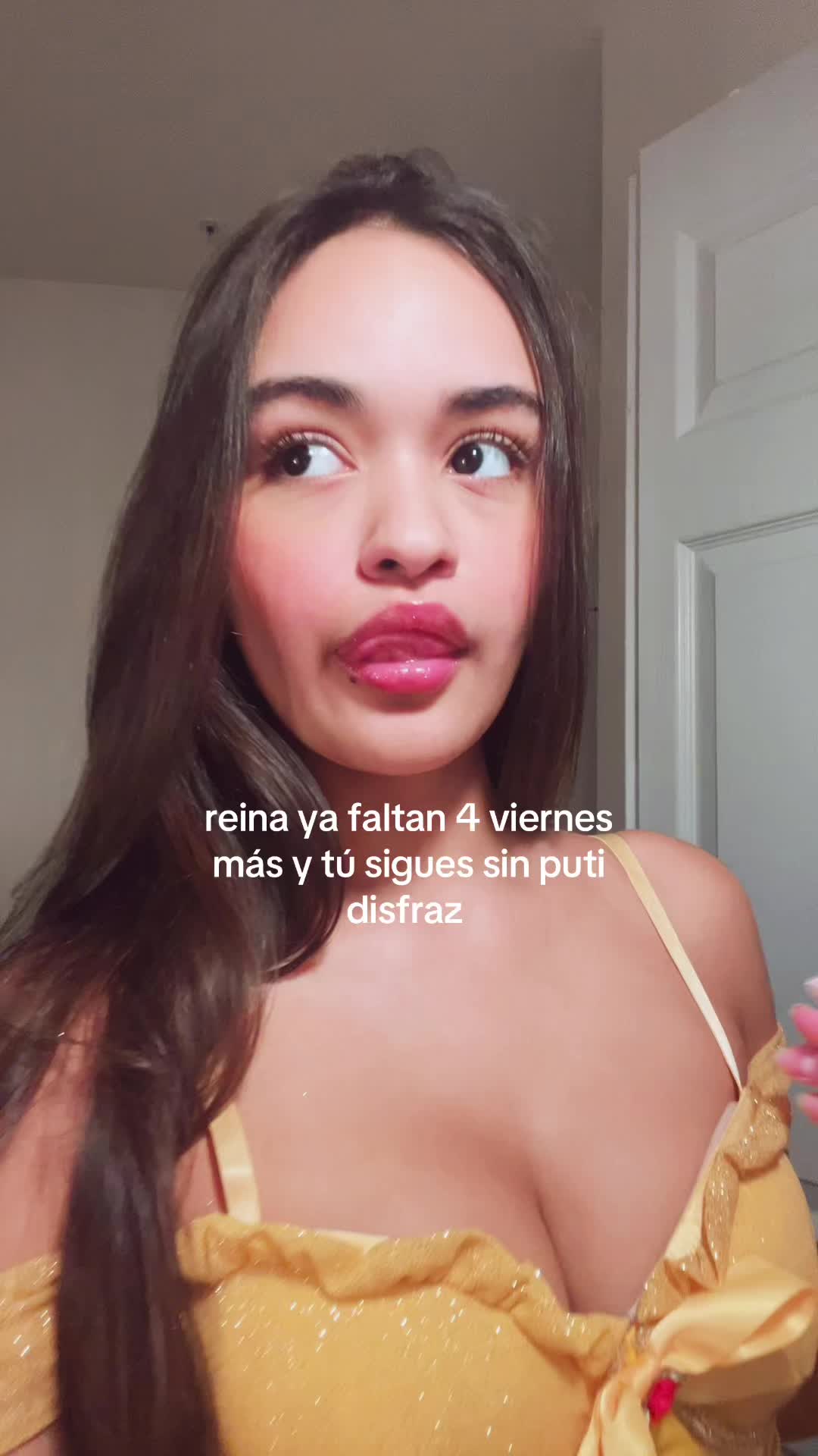 TikTok post by @niikval for Dolls Kill. Caption reads: [...] #halloweencostume #putidisfraz🎃 @Dolls Kill.