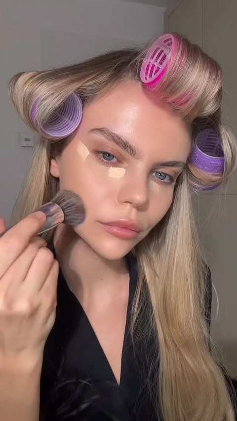 Instagram post by @alionagris for CAIA Cosmetics. Caption reads: Anzeige | Holiday Glam @caiacosmetics <3 
Products....