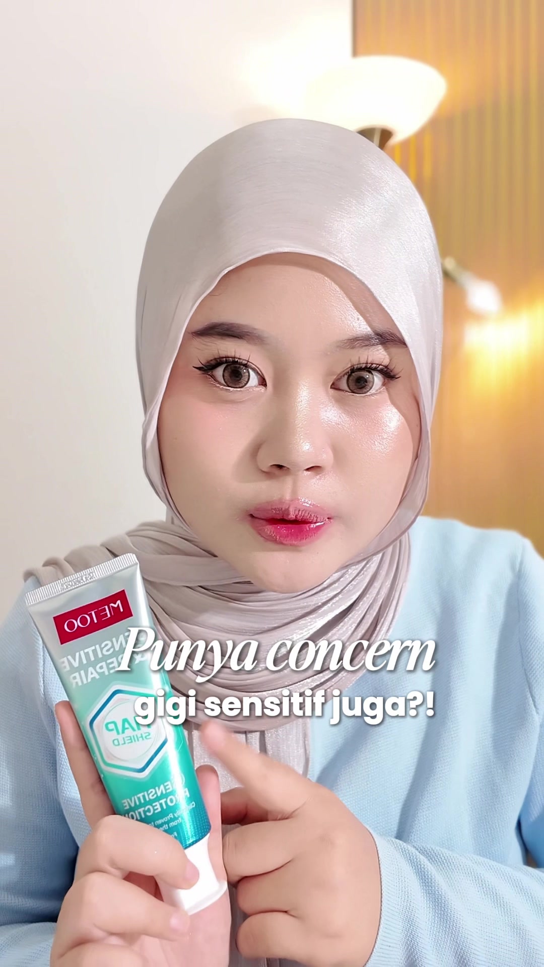 TikTok post by @itsmeliplip for Metoo Beauty. Caption reads: [...] suka ngilu… Sekarang lagi pakai @Metoo....
