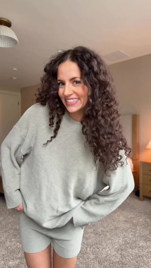 Instagram post by @jessicajudithh for PinkBlush Maternity. Caption reads: [...] collaboration with God💗 Set is....