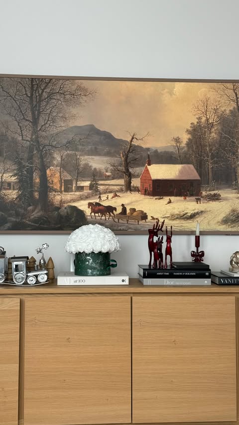 Instagram post by @just.jully for Venus et Fleur. Caption reads: [...] MAGICAL
1. Never getting over these....