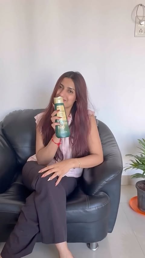 Instagram post by @pooja_waybhase222 for Kesh King. Caption reads: [...] recovery 💛✨ Mera post-Holi secret – Kesh....