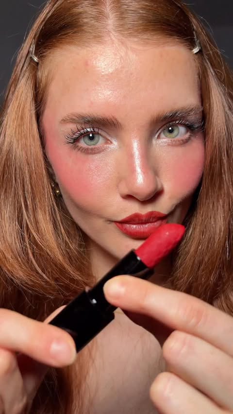 Instagram post by @thesa.o for Florasis. Caption reads: [...] ✨ Blooming Lipliner „sunset flame“....