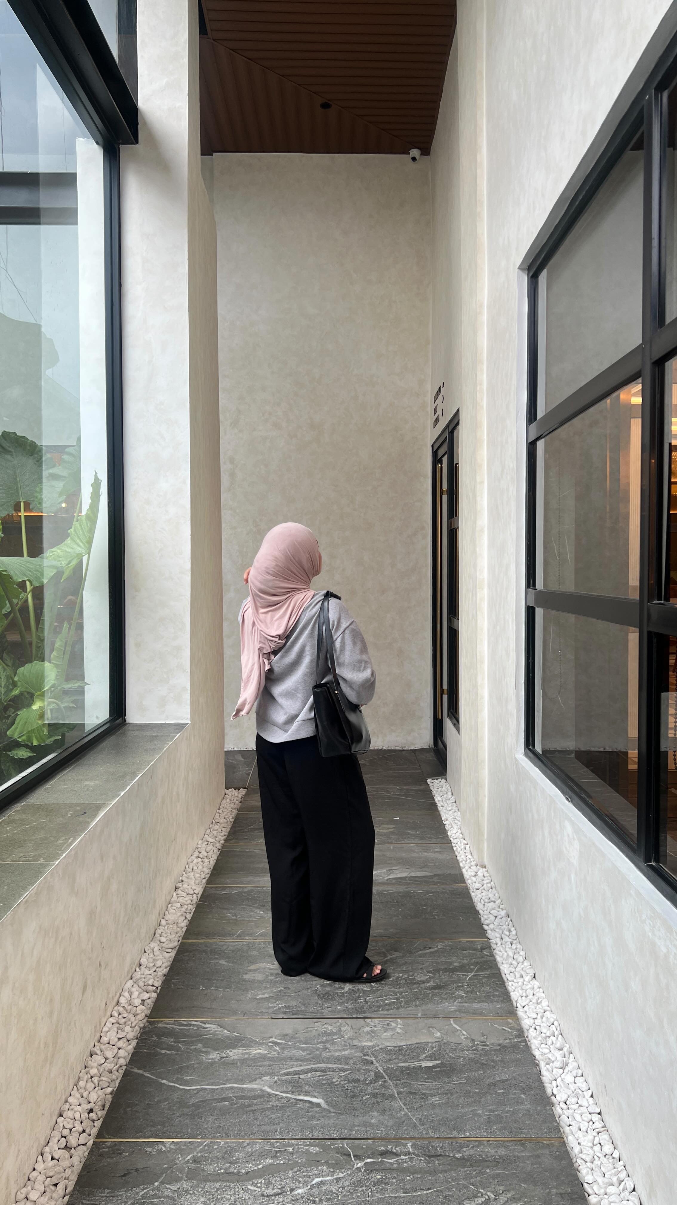 Instagram post by @bellasyyaf for FitFlop. Caption reads: Wore this fit for my treatment day....