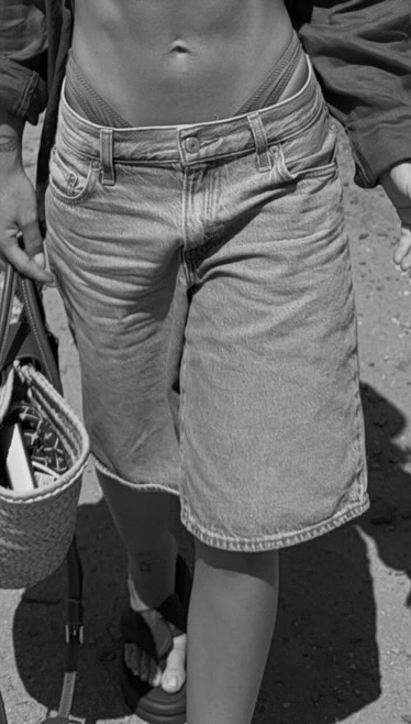 Instagram post by @montaineleb for Levi's. Caption reads: [...] = multiple possibilities for your week!....