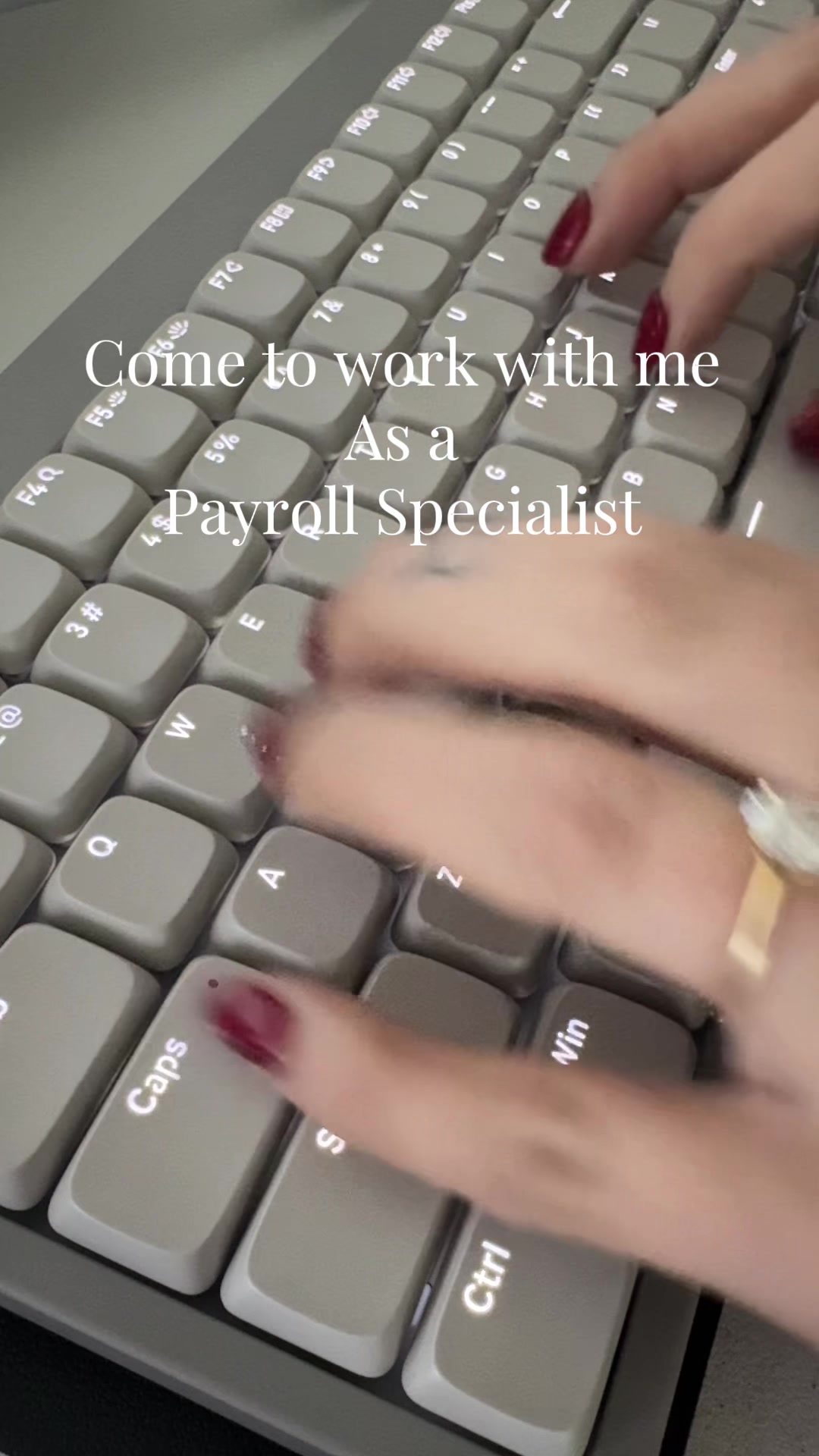 TikTok post by @marisolcaves for LOFREE. Caption reads: [...] cute keyboard🩶 #desksetup #worklife....