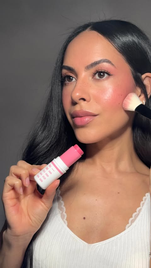 Instagram post by @melissa.hernandez for Bobbi Brown Cosmetics. Caption reads: A blush moment I can’t stop wearing ✨ @bobbibrown....