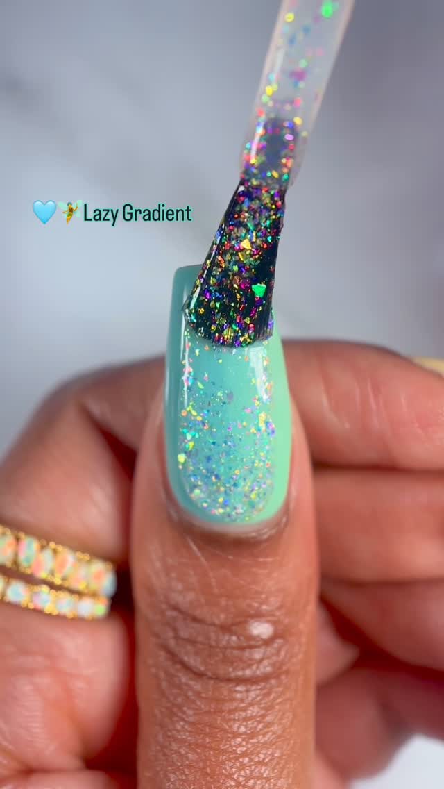 Instagram post by @suziemoon626 for Cirque Colors. Caption reads: [...] looked so good as a lazy gradient!....