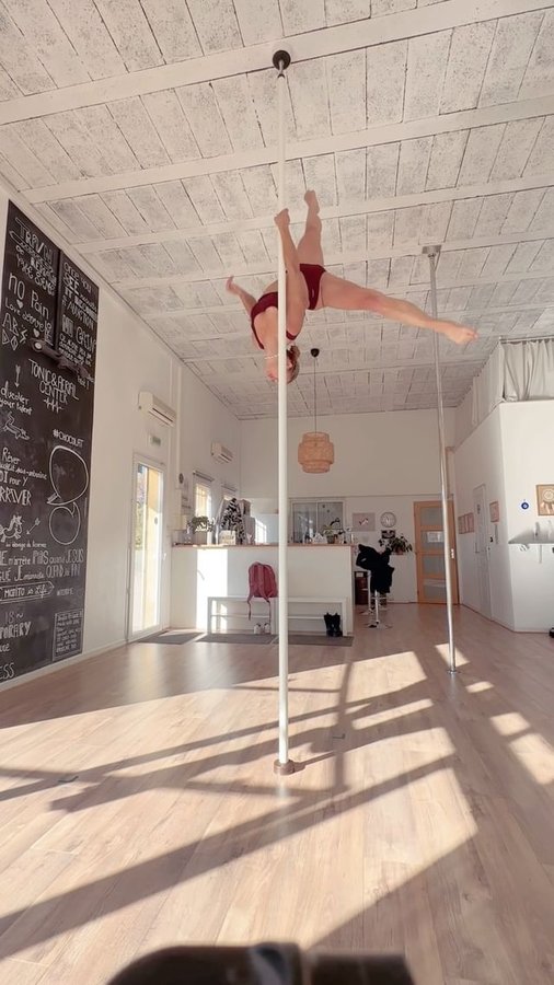 Instagram post by @mariemoulin_tonic for OKSA Wear. Caption reads: Dynamic static combo ✨ Wearing @oksawear ✨....